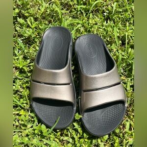 WOMEN'S OOAHH LUXE SLIDE SANDAL - LATTE Sz 9